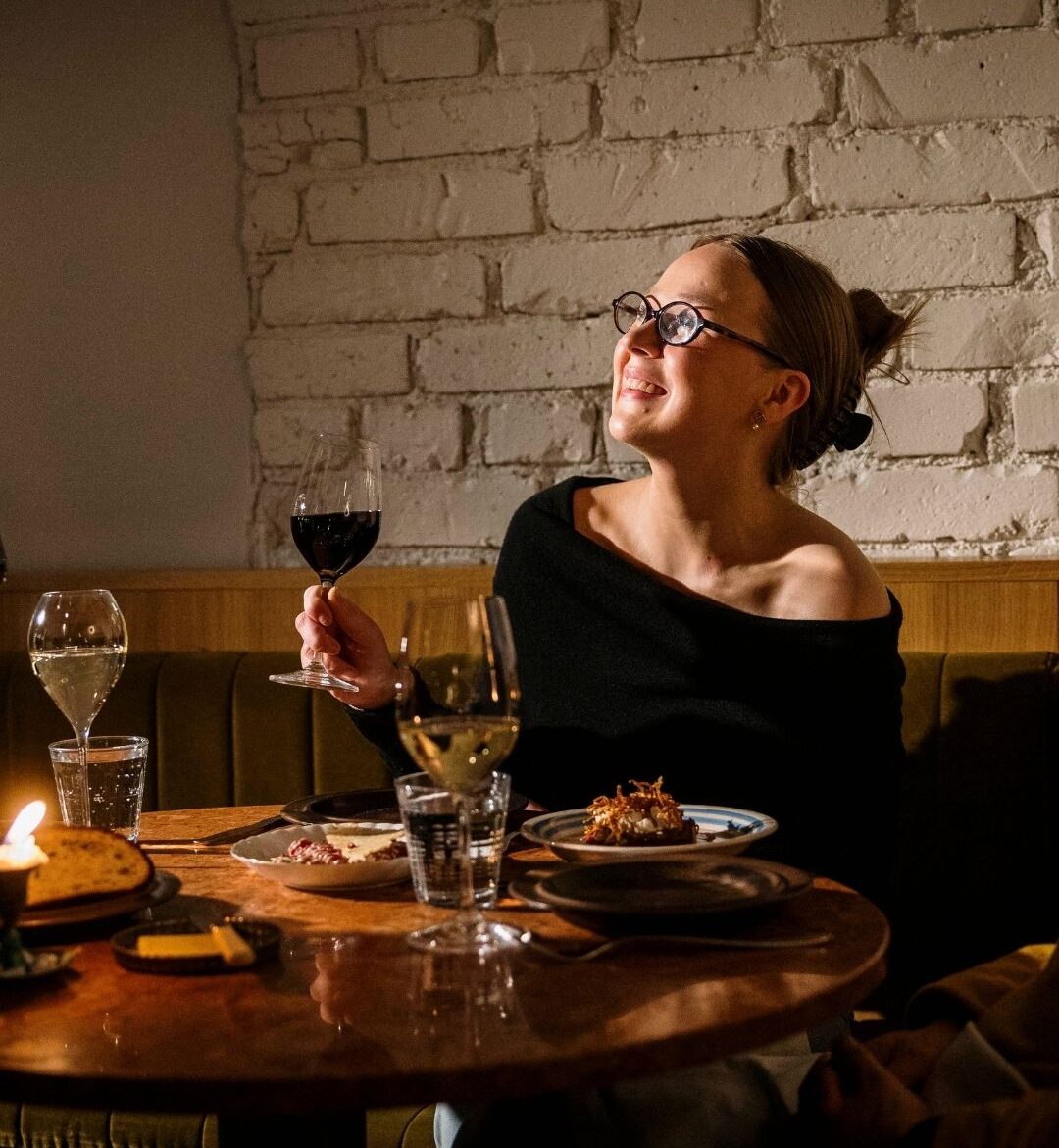 – Folks Hotels Albina on tunnelmallinen ravintola The Folks Hotel Konepajan alakerrassa