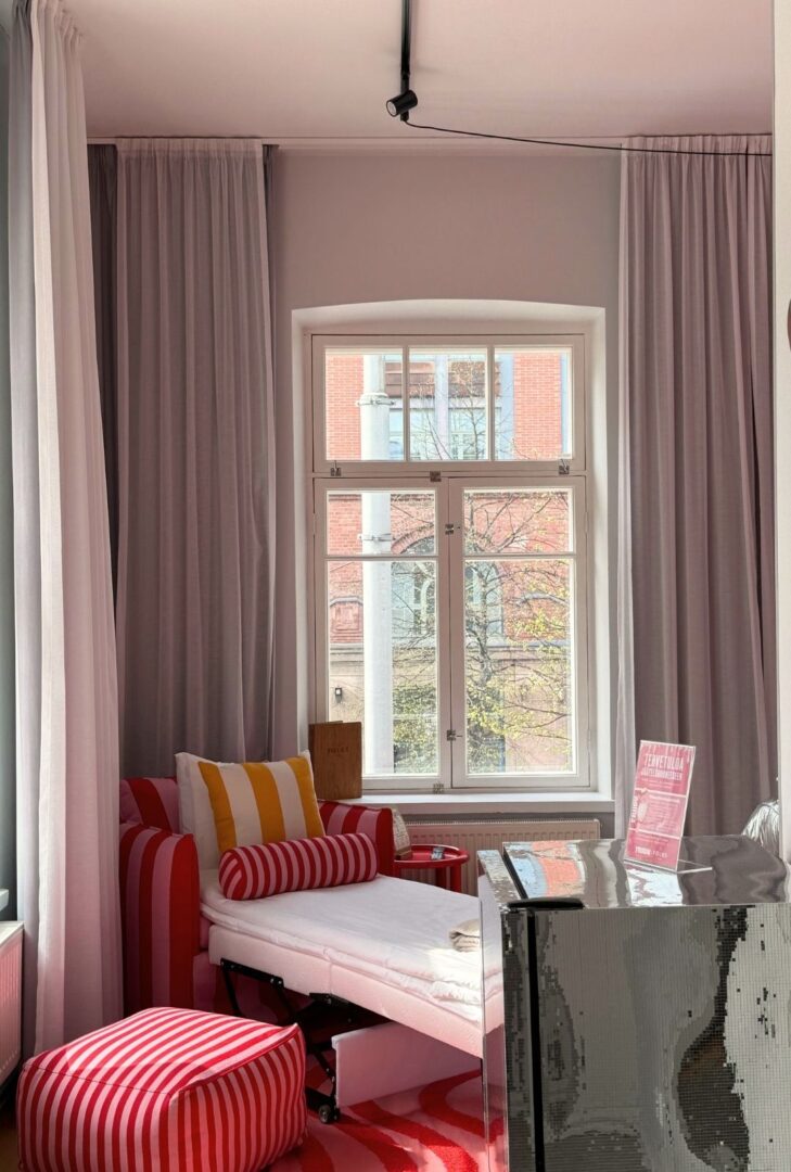 Friidu-huone Hakolan kalusteilla Folks Hotel