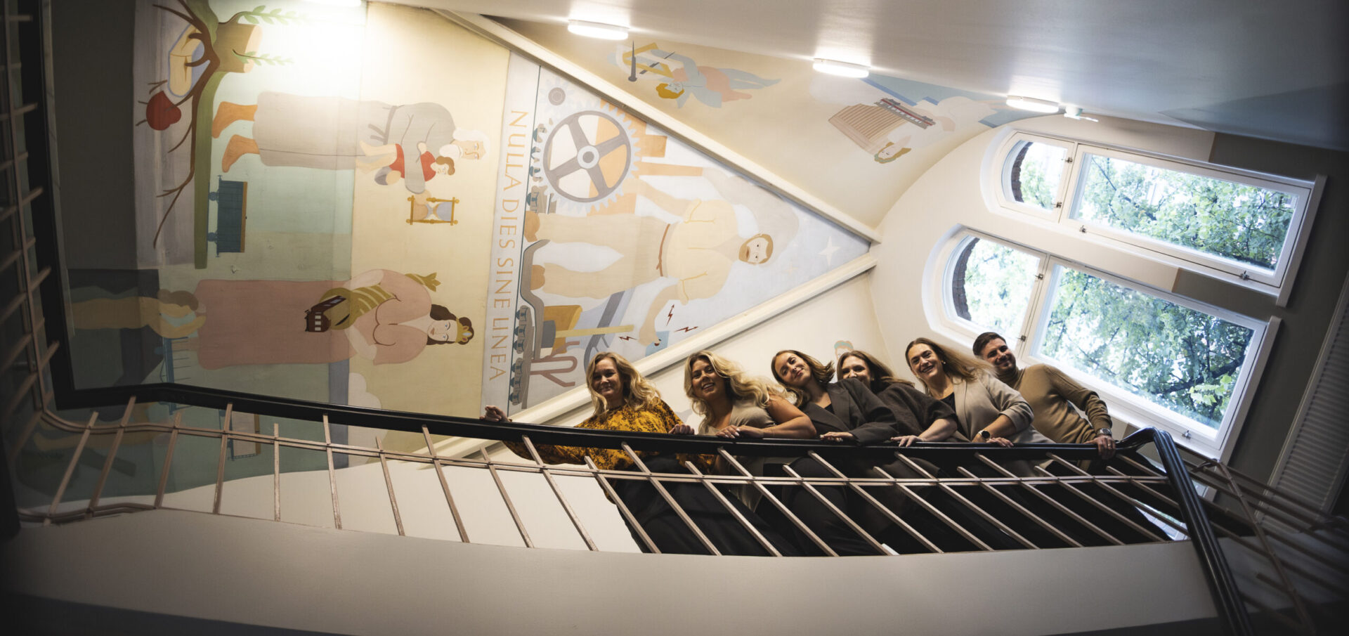 henksu sisällä portaikossa – Folks Hotels henksu sisällä portaikossa